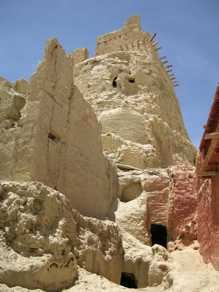 Tibet Guge 08 Tsaparang 06 Looking Up To Siege Tower From just outside the Yamantaka Temple I stared up at a strange windowless structure near the top of the slope. This is thought to be the base of a huge siege tower built by the invading Muslim army who destroyed the kingdom.